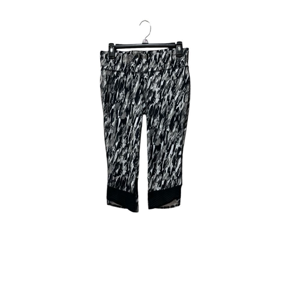 Women's Under Armour Black & White Capri Leggings Size S